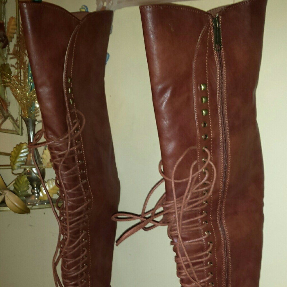 Boots - Picture 4 of 7